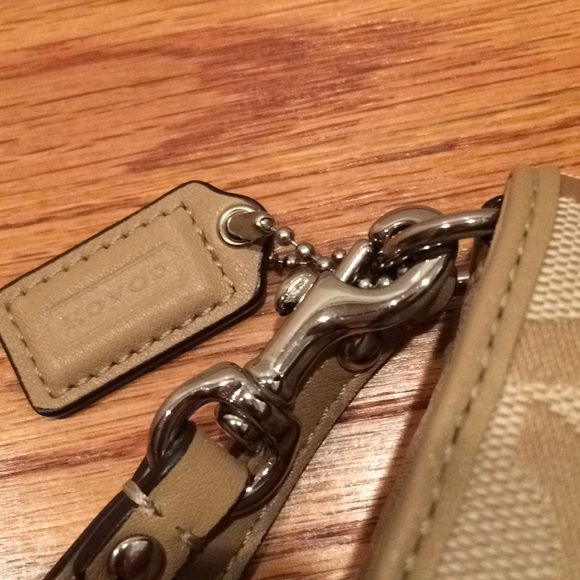 Coach Classic Signature Wristlet - Picture 3 of 5